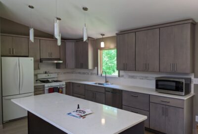 Flat Panel Kicthen cabinet installer in Iowa